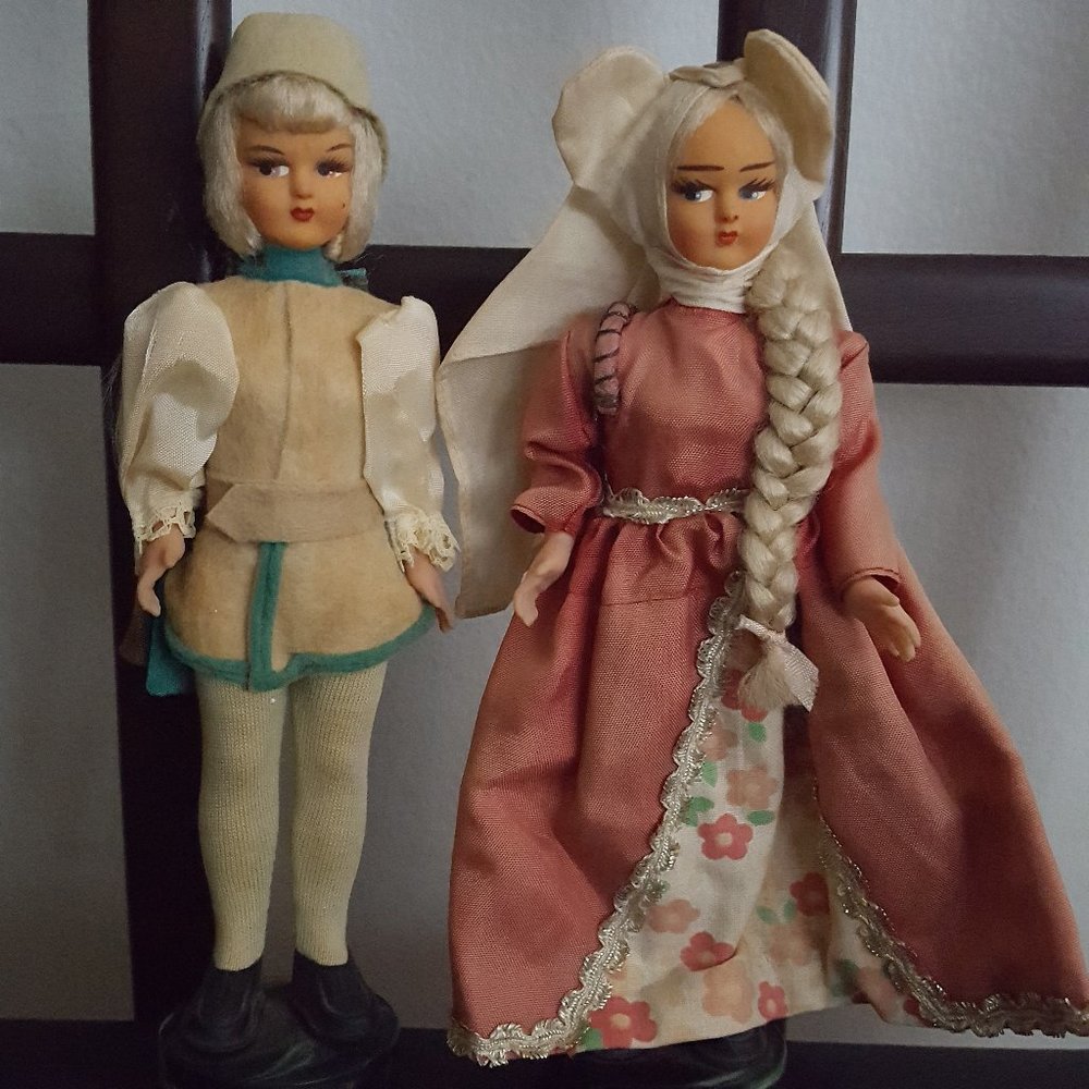 Romeo & Juliet vintage couple dolls